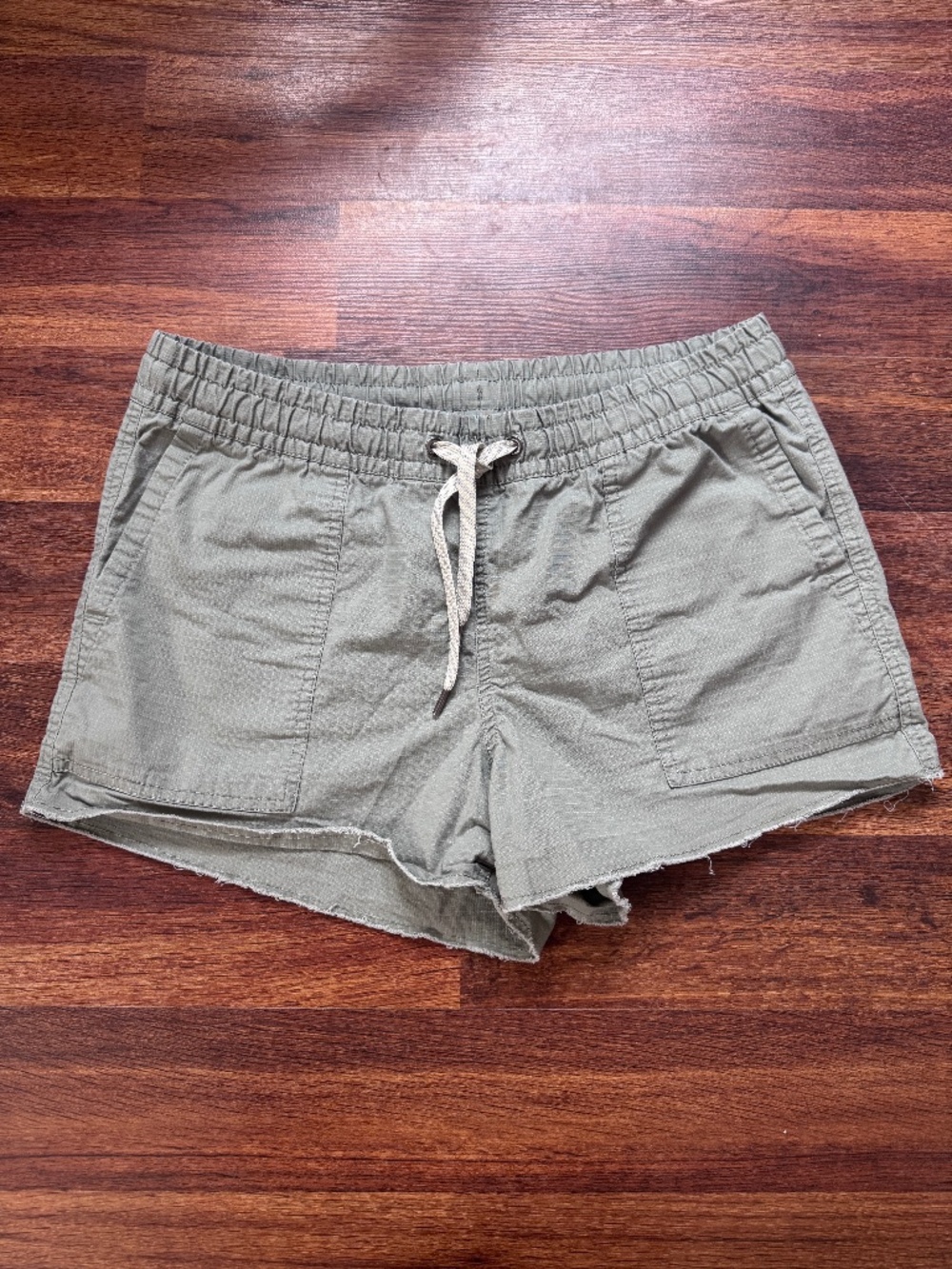 Vuori Vintage Ripstop Shorts; Womens Size S, Army Green